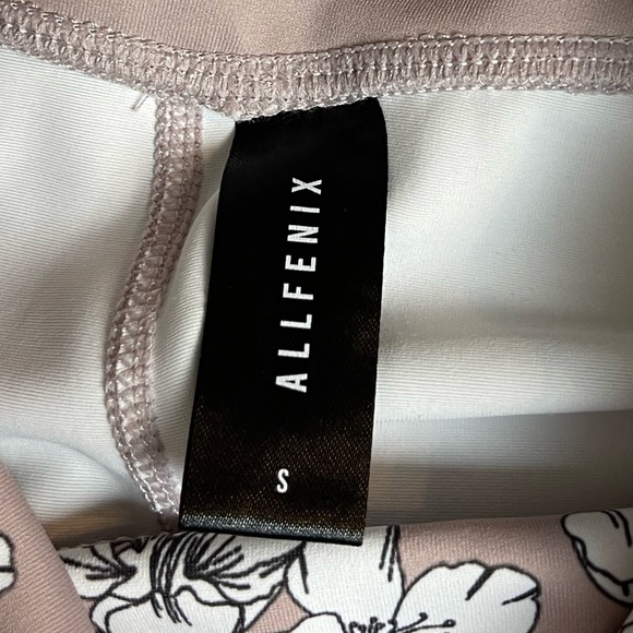 ALLFENIX Floral Leggings Size Small - Picture 8 of 8